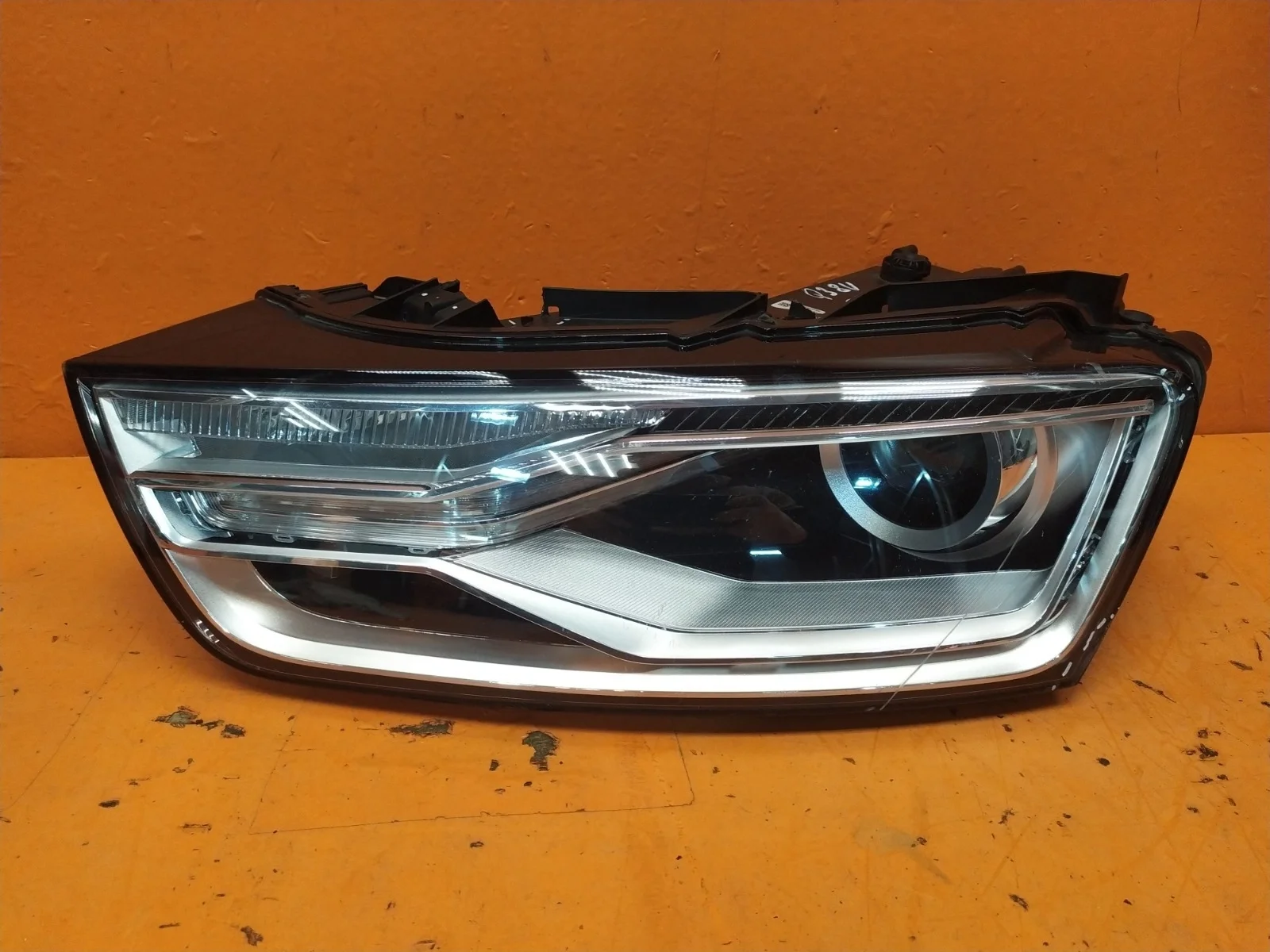 Фара Audi Q3 2014-2018 8U