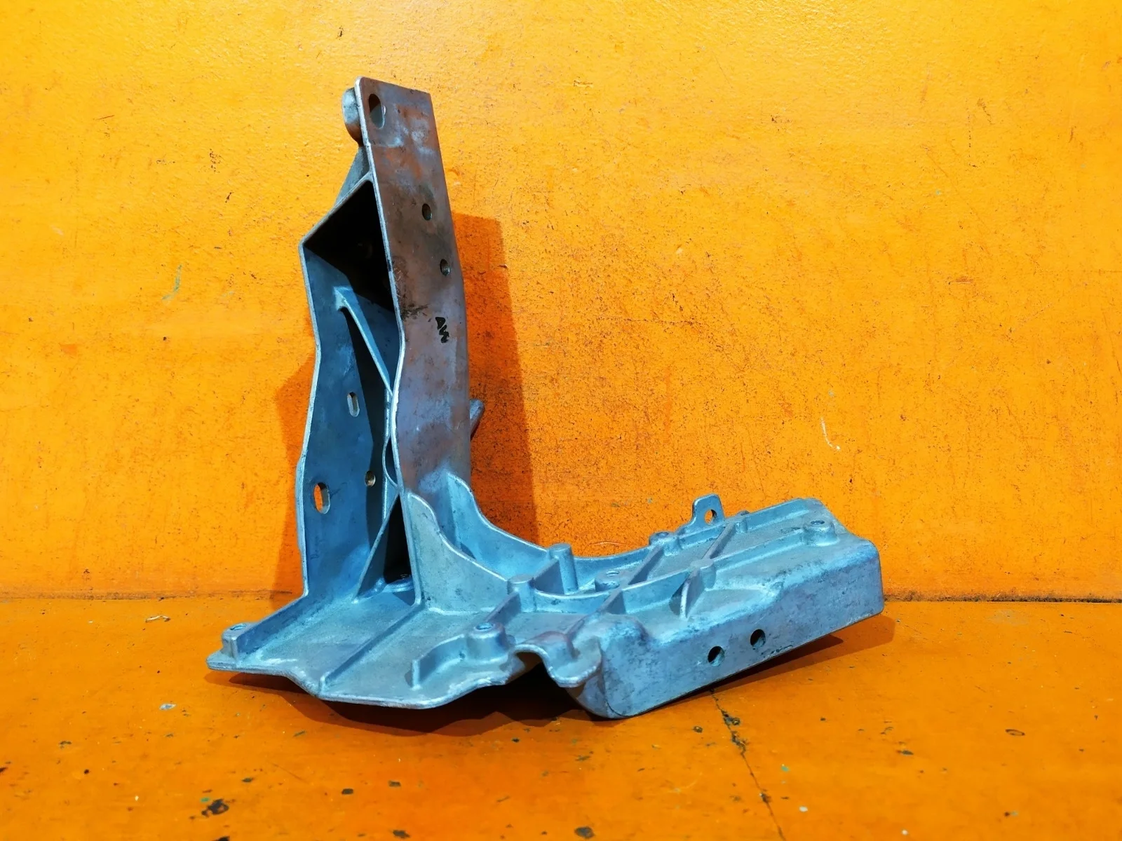 Кронштейн панели передней Mercedes GLC-Class 2015-нв X253