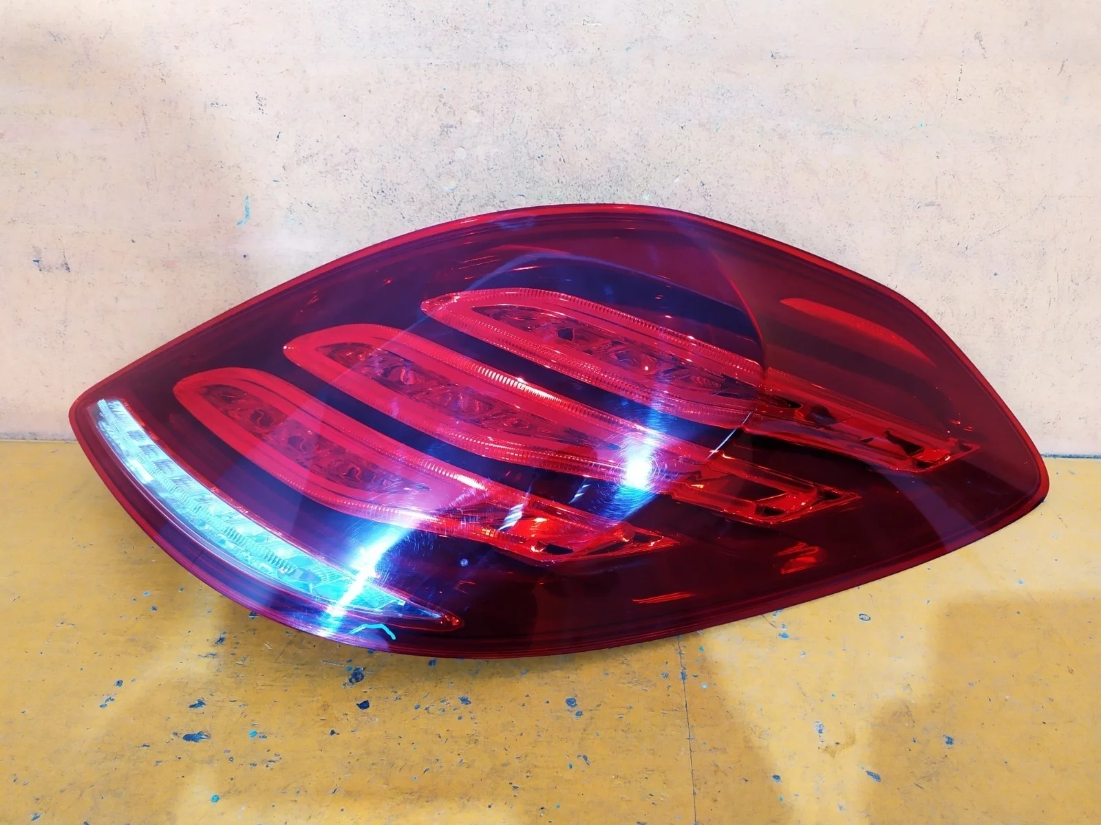 Фонарь Mercedes -Class 2013-2017 W222