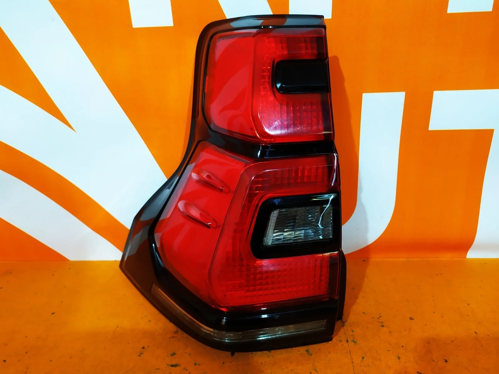 Фонарь Toyota Land cruiser prado 2017-нв 150