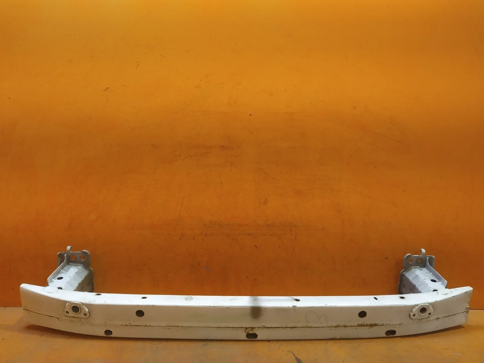 Усилитель бампера Toyota Auris 2006-2012