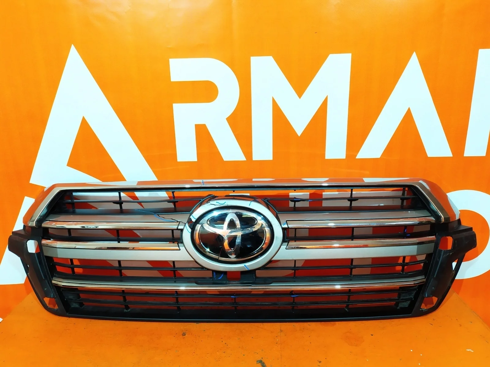 Решетка радиатора Toyota Land Cruiser 2015-2021 200