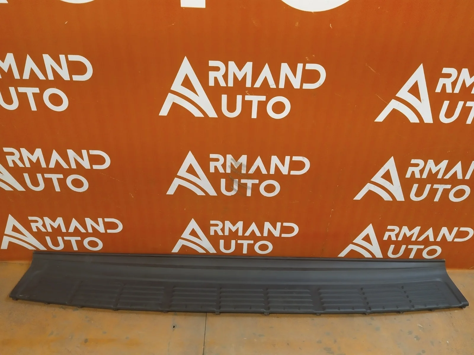 Накладка бампера верхняя Toyota Land Cruiser 2007-2021