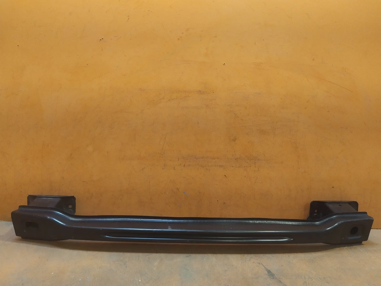 Усилитель бампера Mercedes -Class 2014-2021 w205