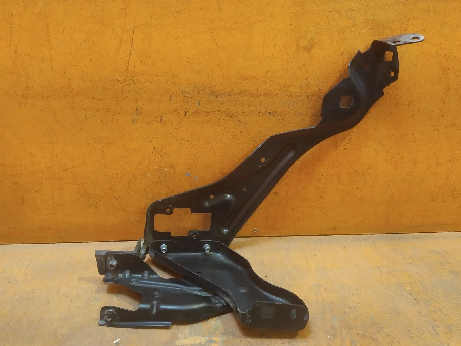 Кронштейн фары Mercedes -Class 2006-2015 W204