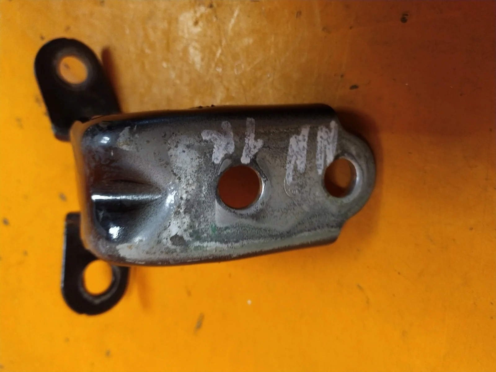 Петля двери нижняя Kia Rio 2017-нв 4 FB