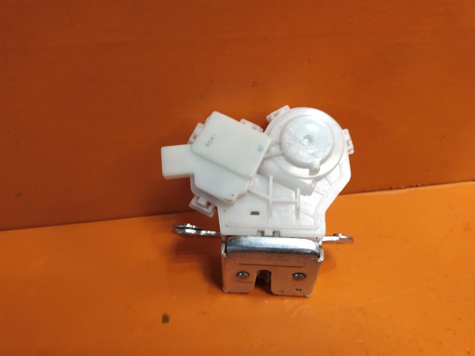 Замок двери багажника Mitsubishi Pajero Sport 2015-нв 3