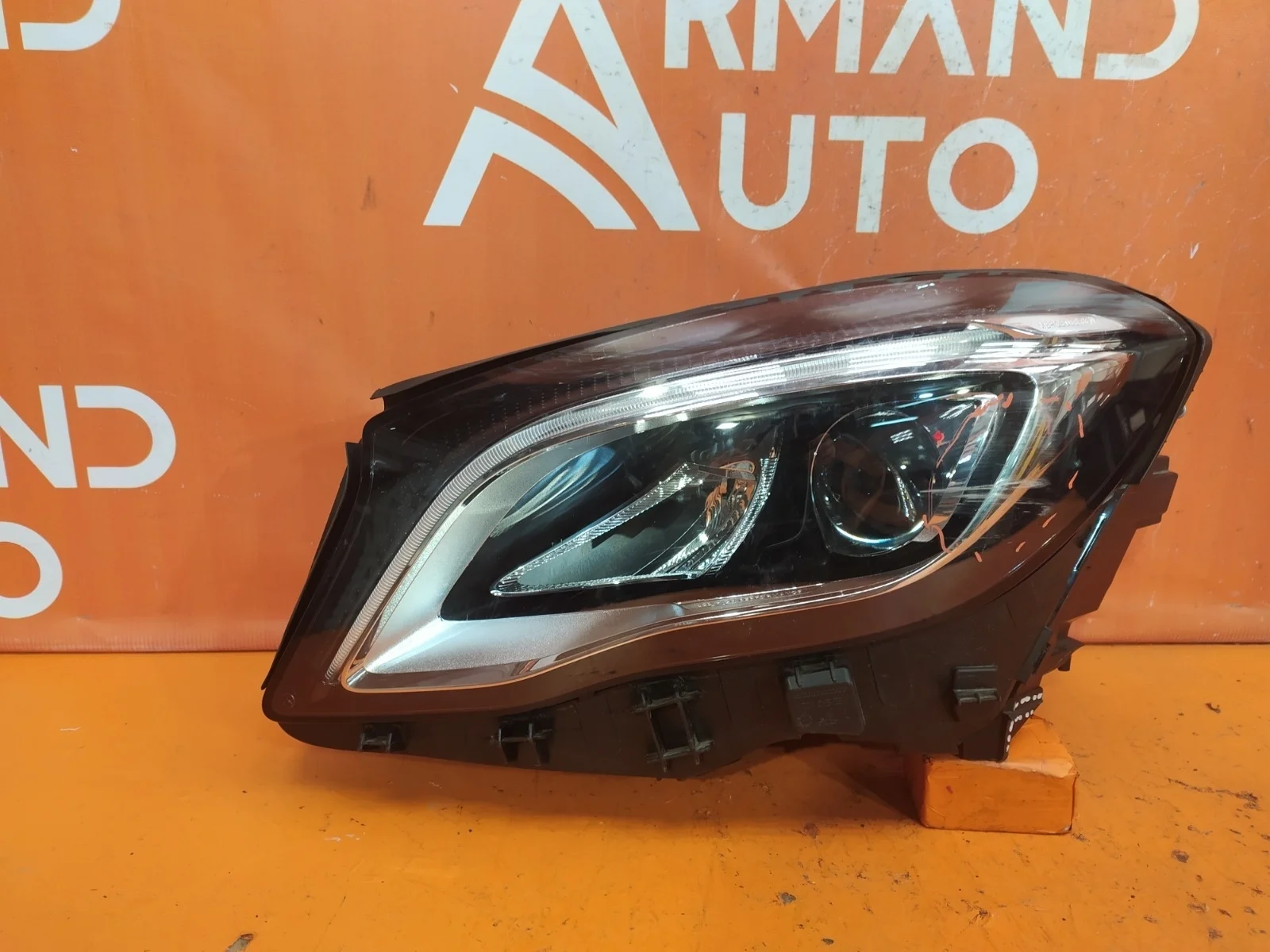 Фара Mercedes GLA-Class 2017-2020 X156