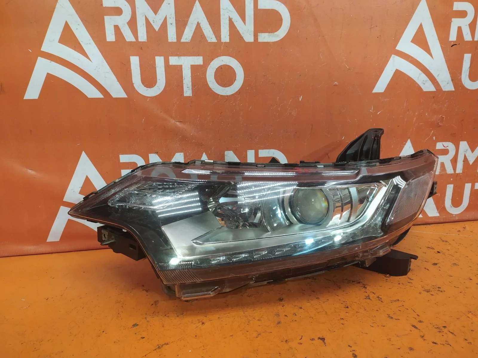 Фара Mitsubishi Outlander 2015-нв 3