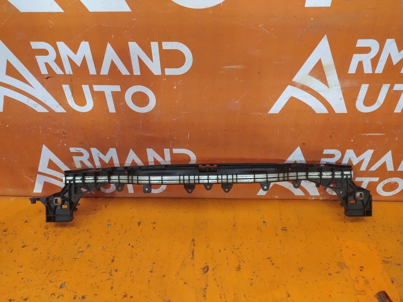 Кронштейн радиатора Mercedes -Class 2014-2021 W205