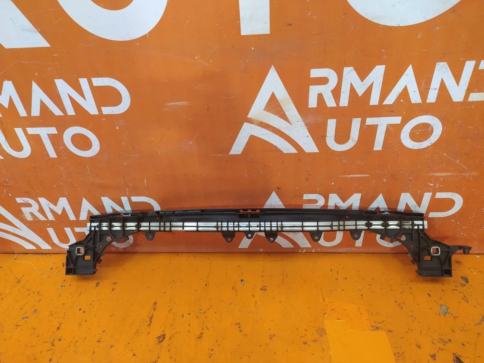 Кронштейн радиатора Mercedes -Class 2014-2021 W205