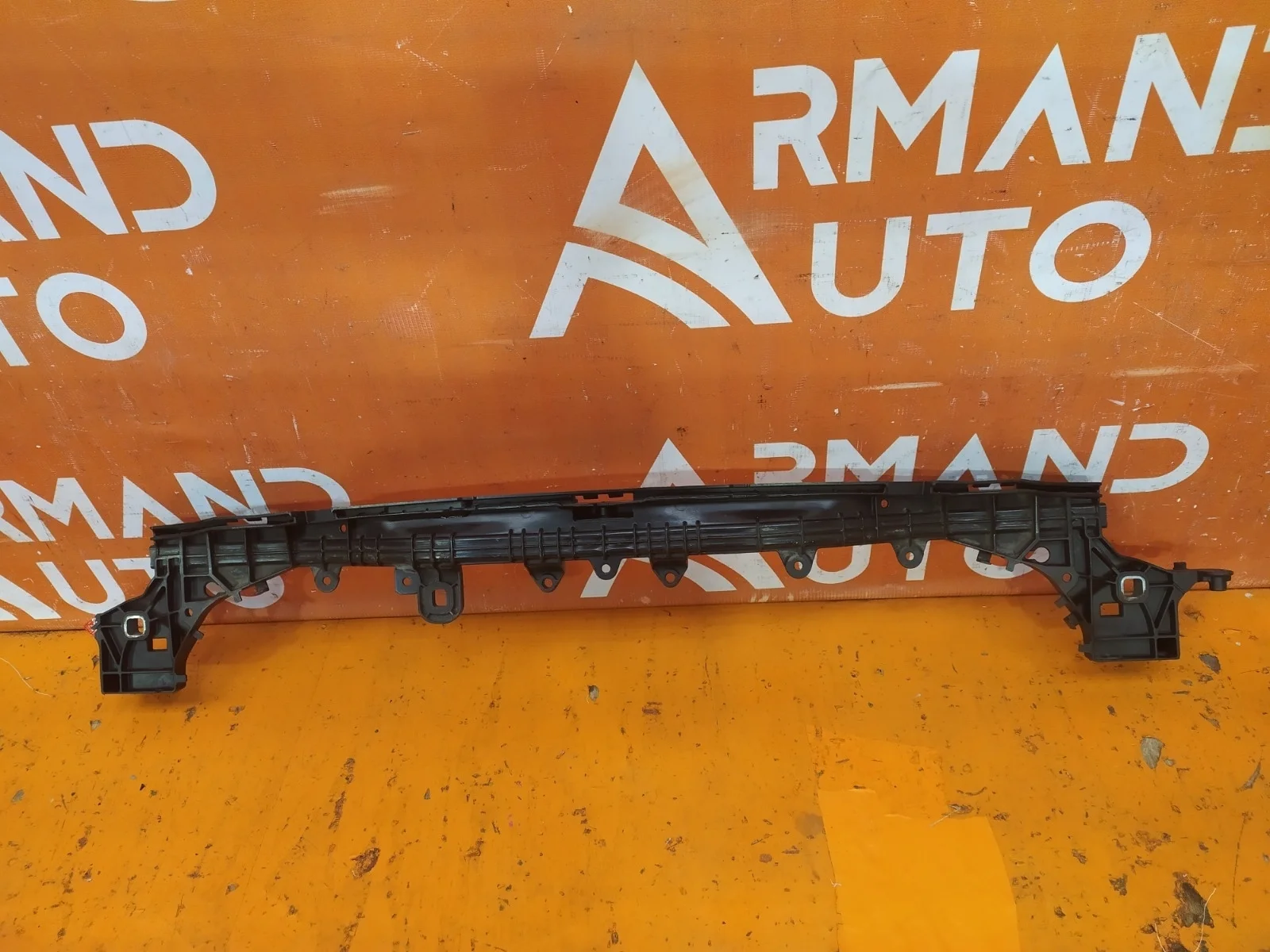 Кронштейн радиатора Mercedes -Class 2014-2021 W205