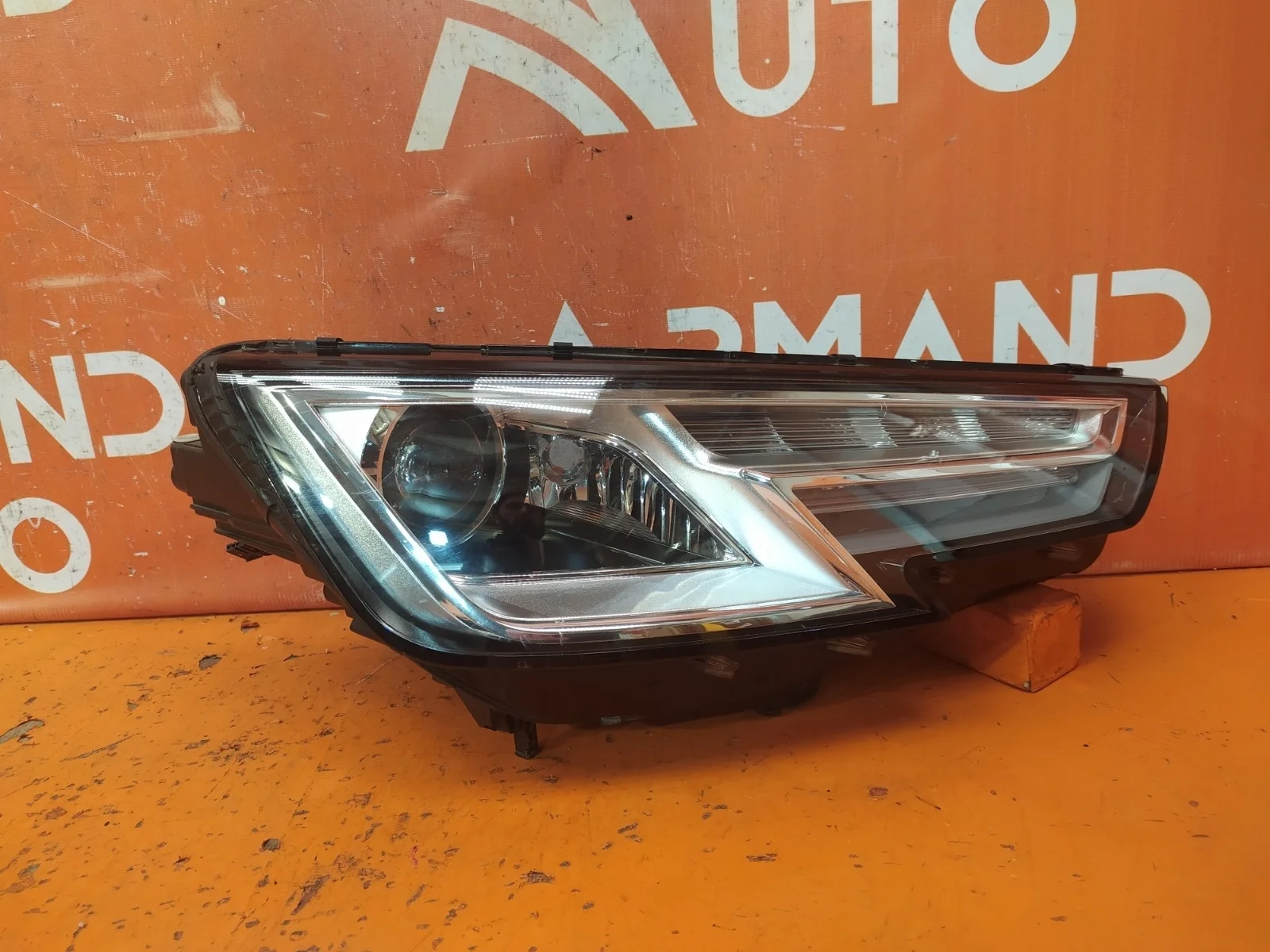 Фара Audi A4 2015-2020 B9