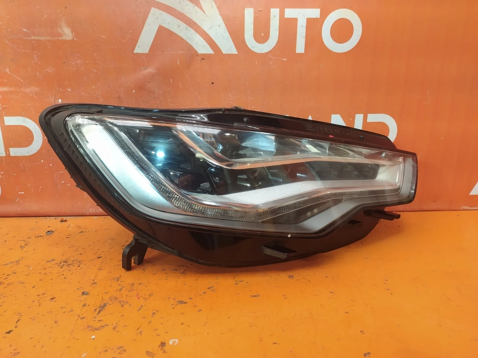 Фара Audi A6 2011-2014 C7