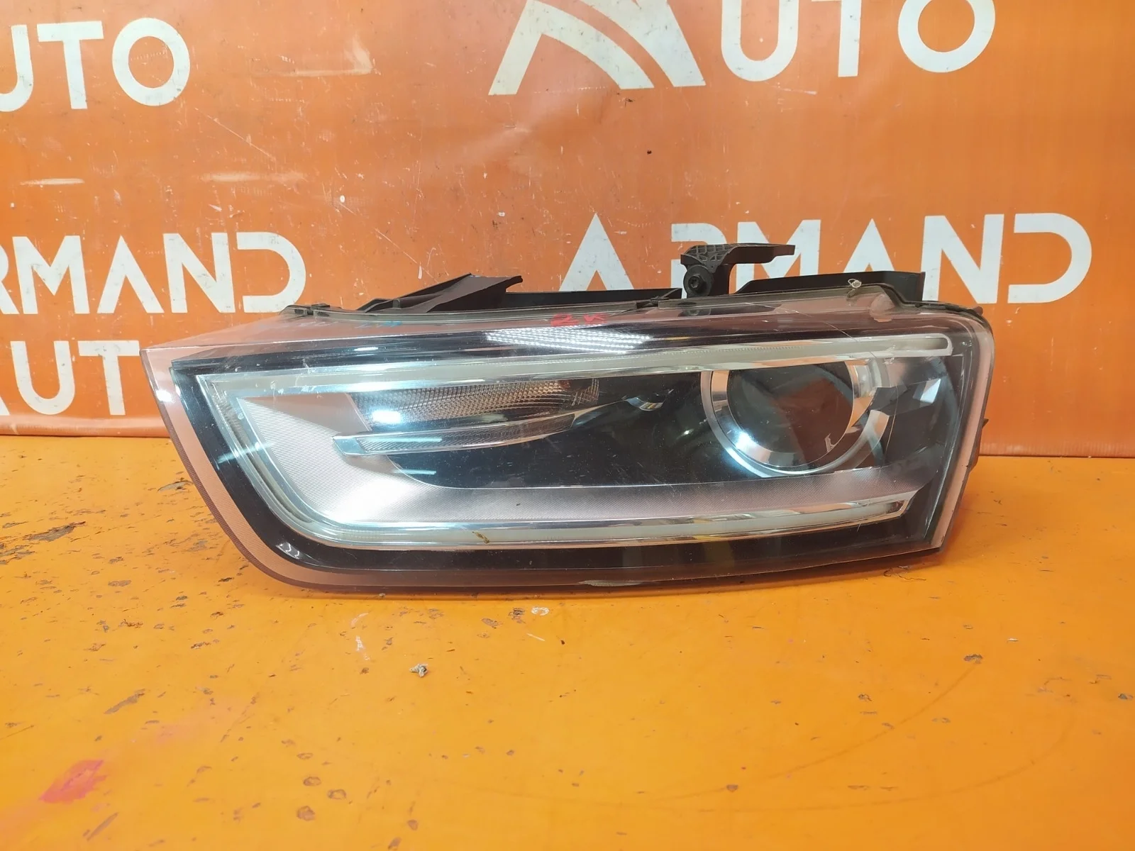 Фара Audi Q3 2011-2014 8U