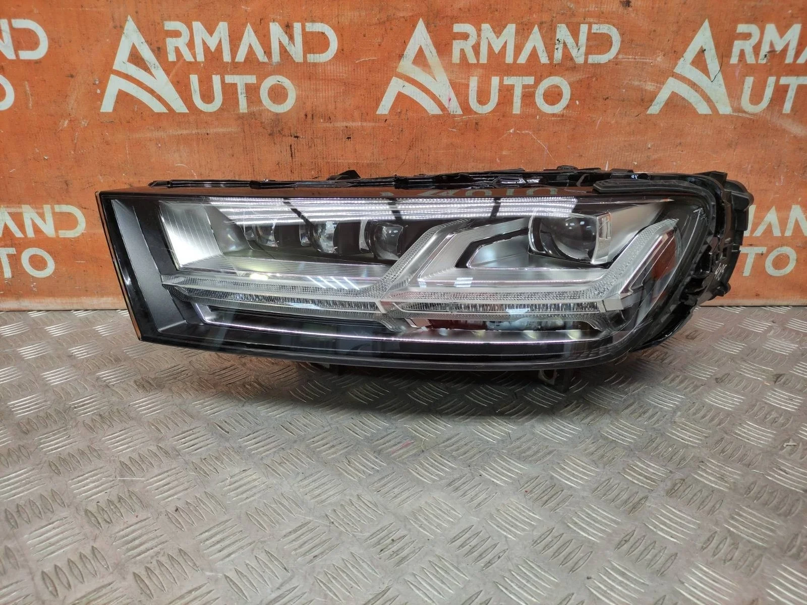 Фара Audi Q7 2015-2020 4M