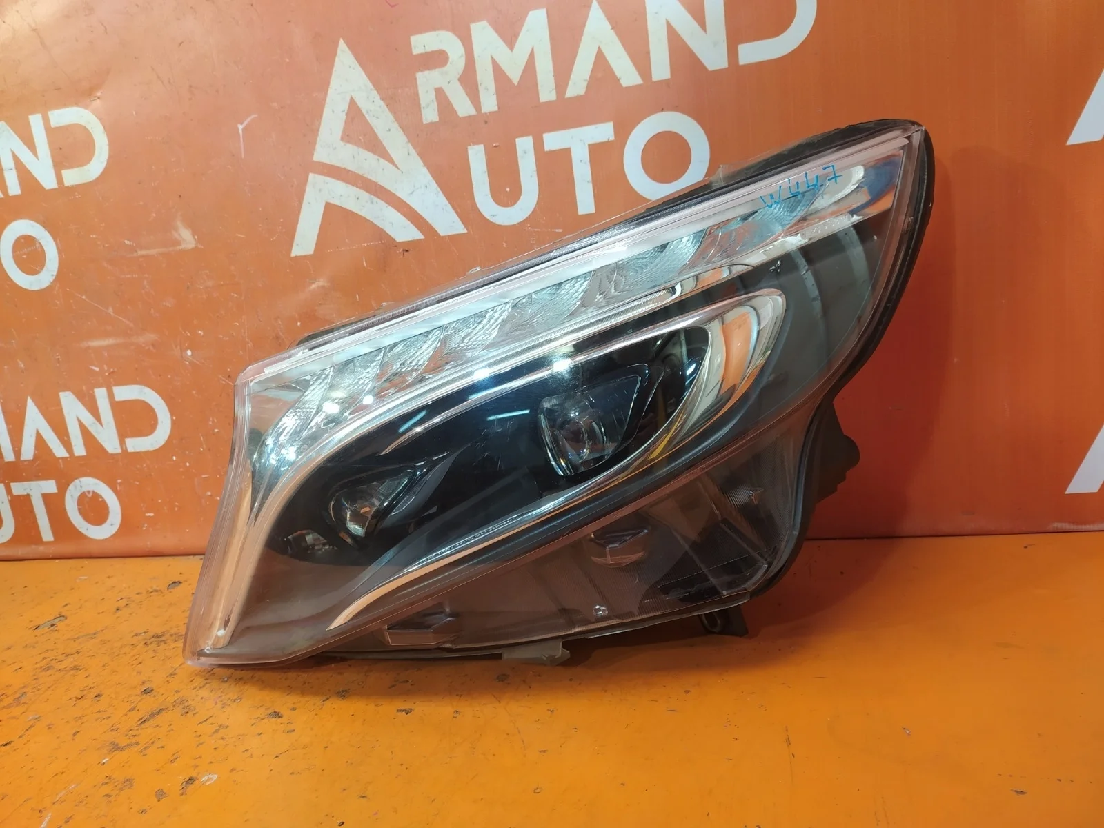 Фара Mercedes V-Class 2014-нв W447