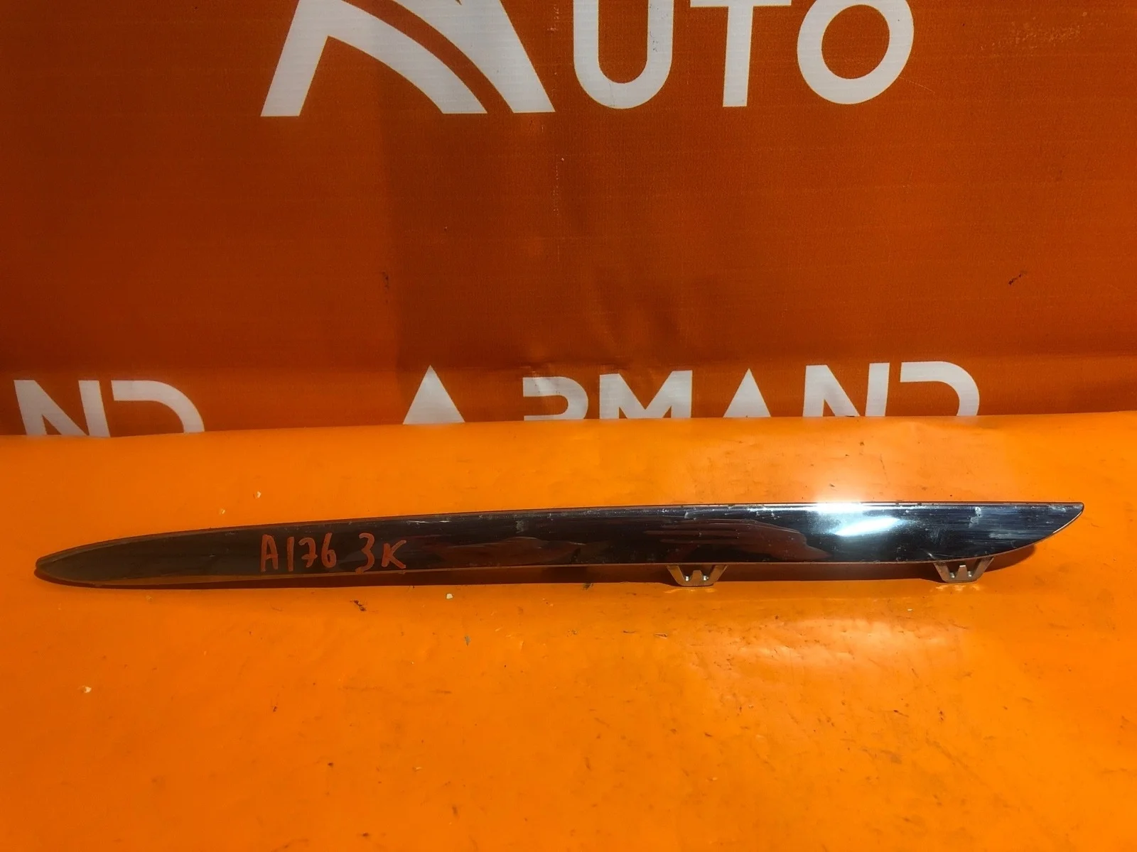 Накладка решетки радиатора верхняя Mercedes A-Class 2012-2015 W176