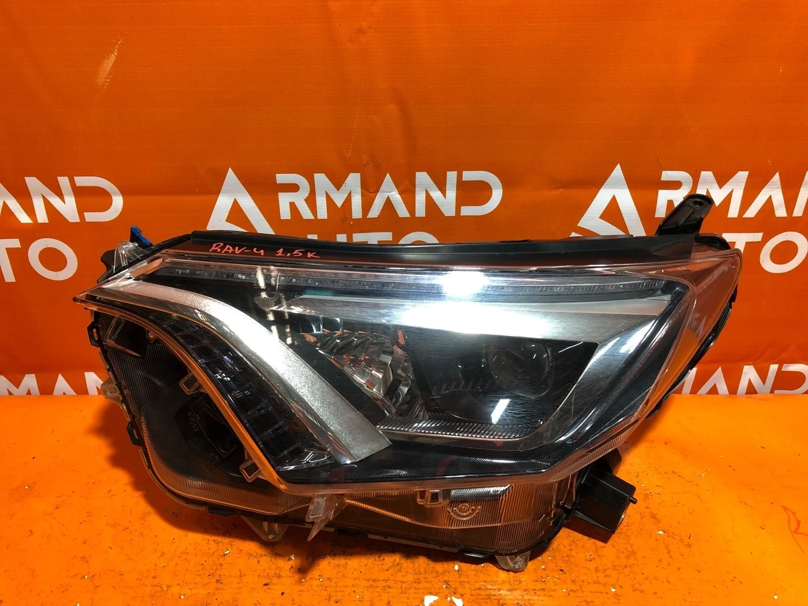 Фара Toyota RAV4 2015-2019 CA40
