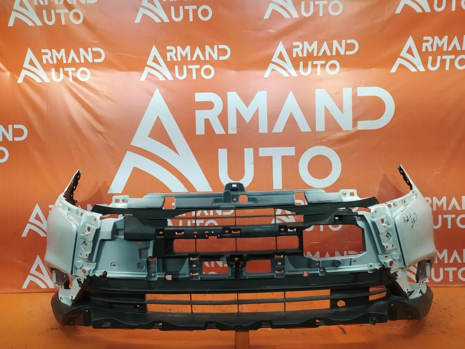 Бампер Mitsubishi Outlander 2015-2018 3
