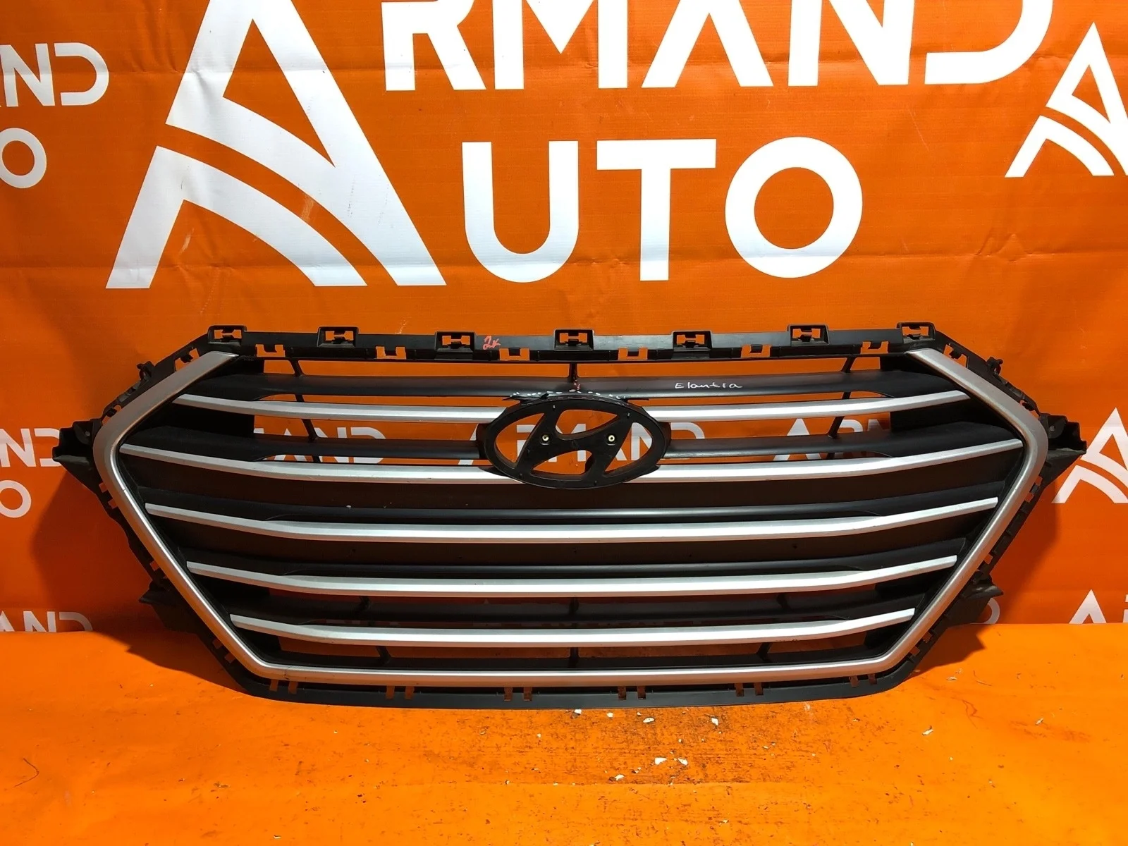 Решетка радиатора Hyundai Elantra 2015-2019 6 AD