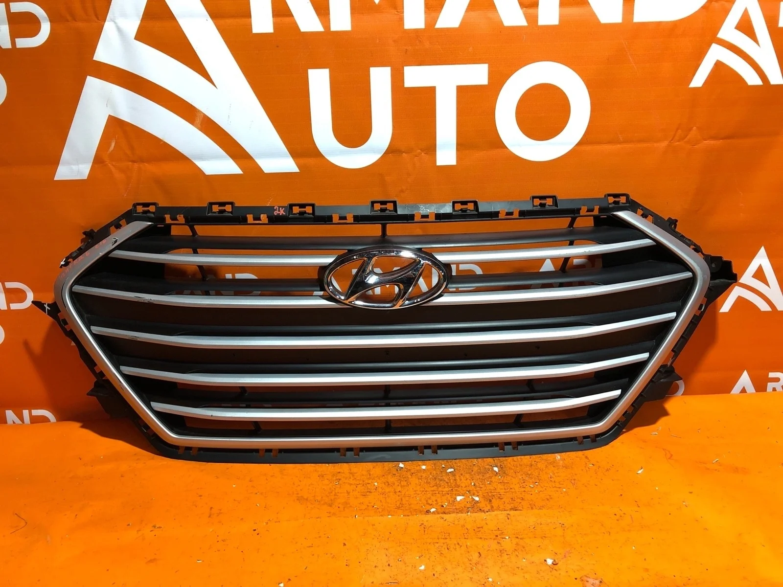 Решетка радиатора Hyundai Elantra 2015-2019 6 AD