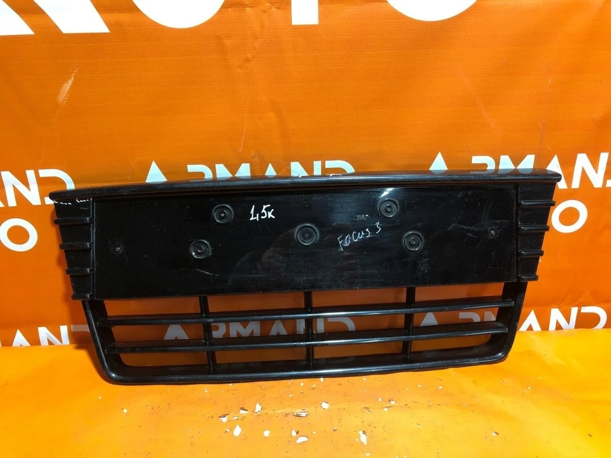 Решетка бампера Ford Focus 2011-2015 3
