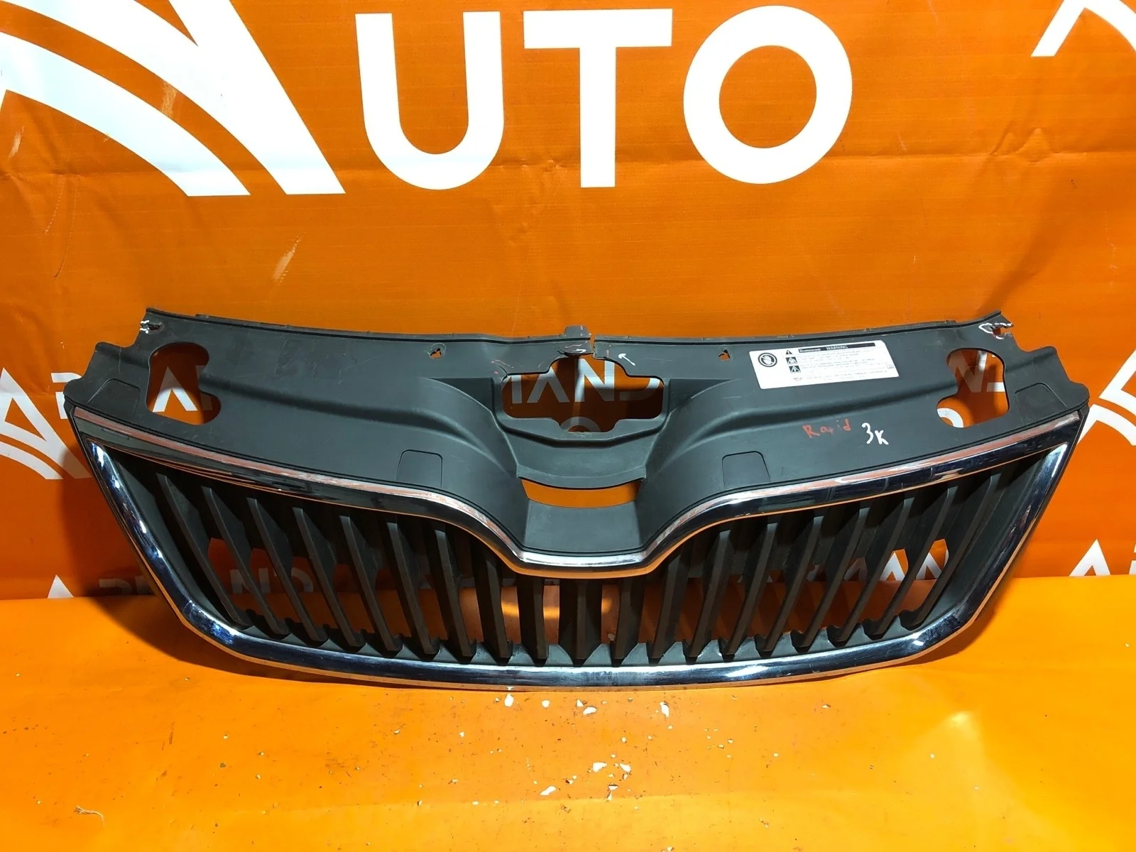 Решетка радиатора Skoda Rapid 2014-2020