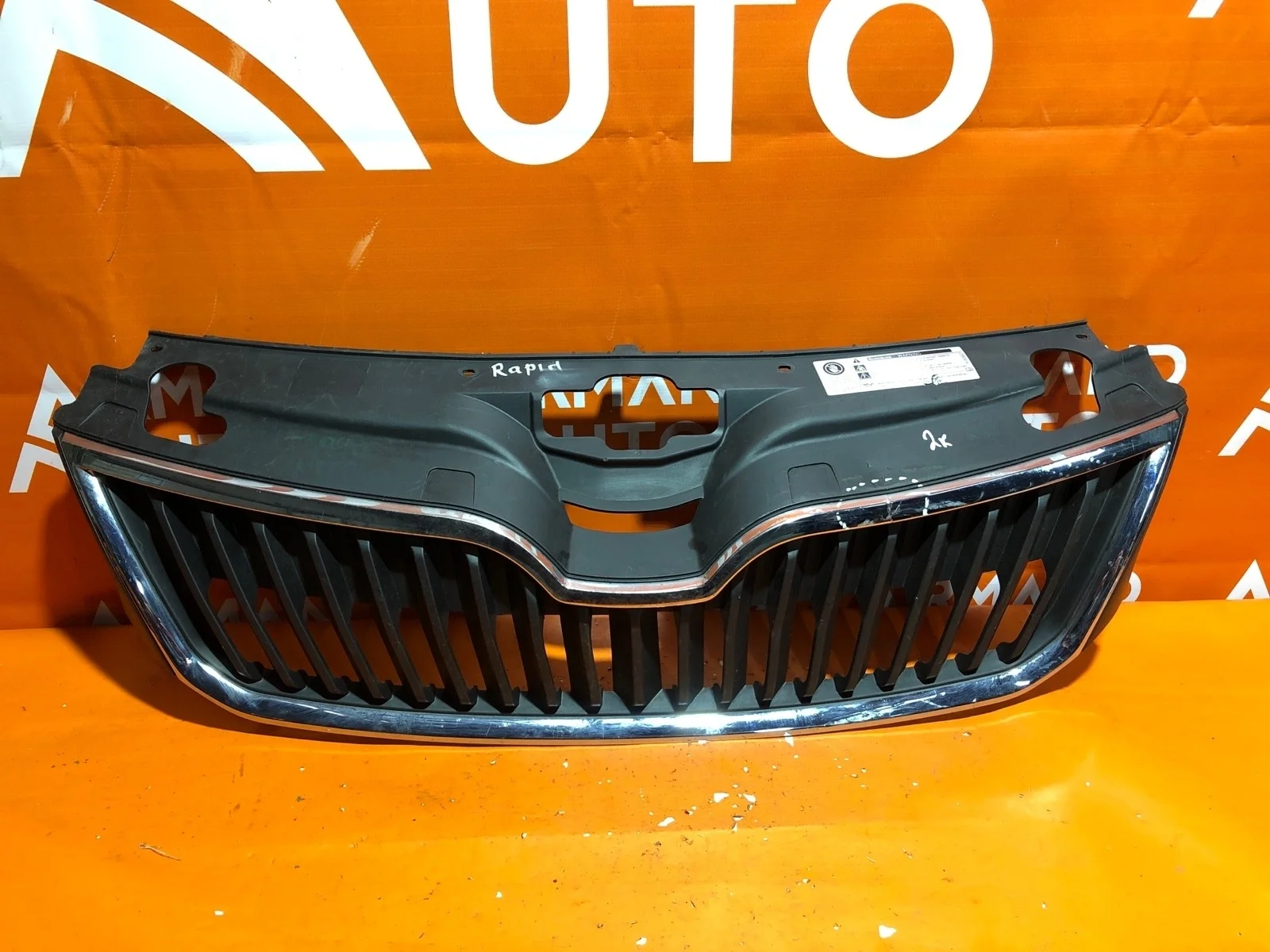 Решетка радиатора Skoda Rapid 2014-2020