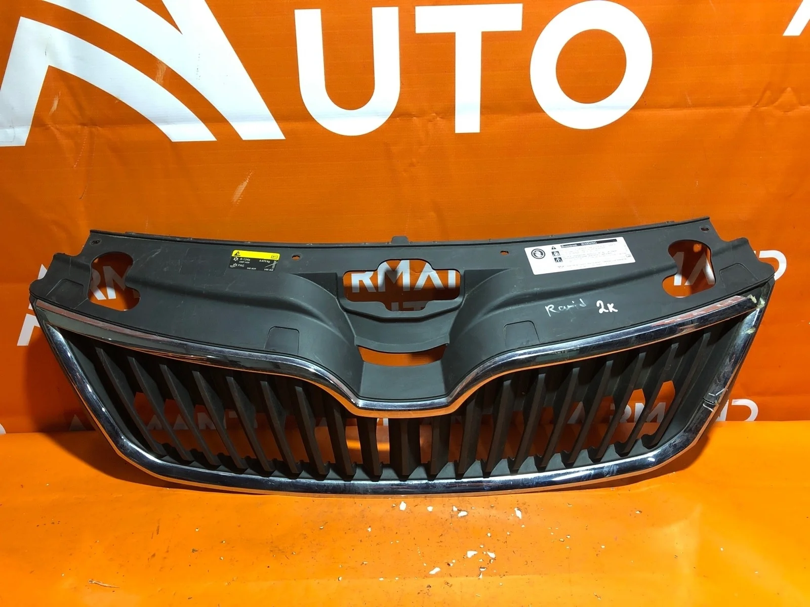 Решетка радиатора Skoda Rapid 2014-2020