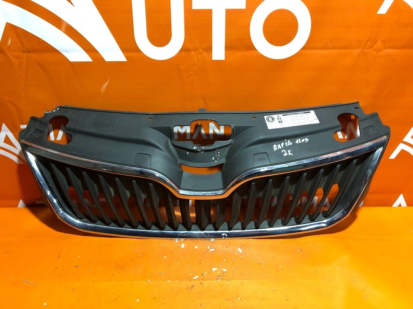 Решетка радиатора Skoda Rapid 2014-2020