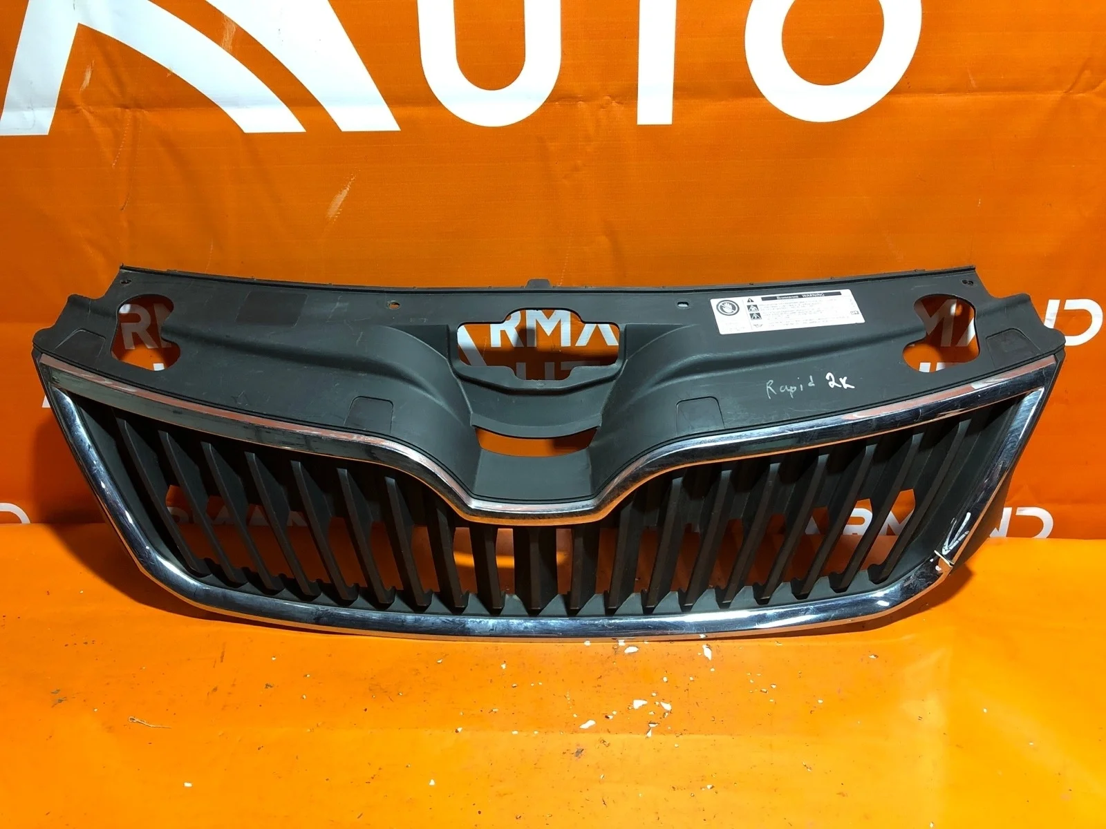 Решетка радиатора Skoda Rapid 2014-2020