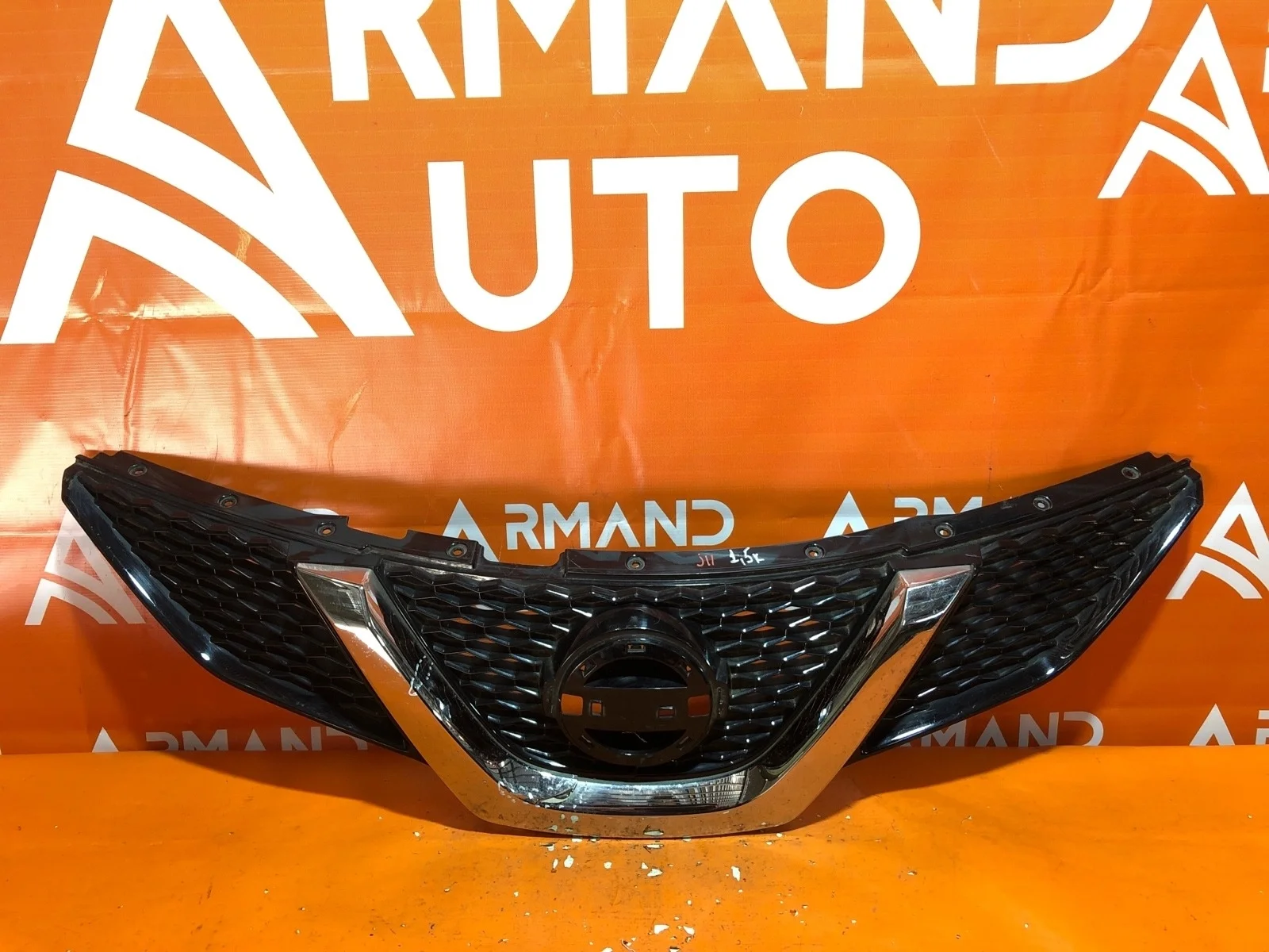 Решетка радиатора Nissan QASHQAI 2013-2019 j11