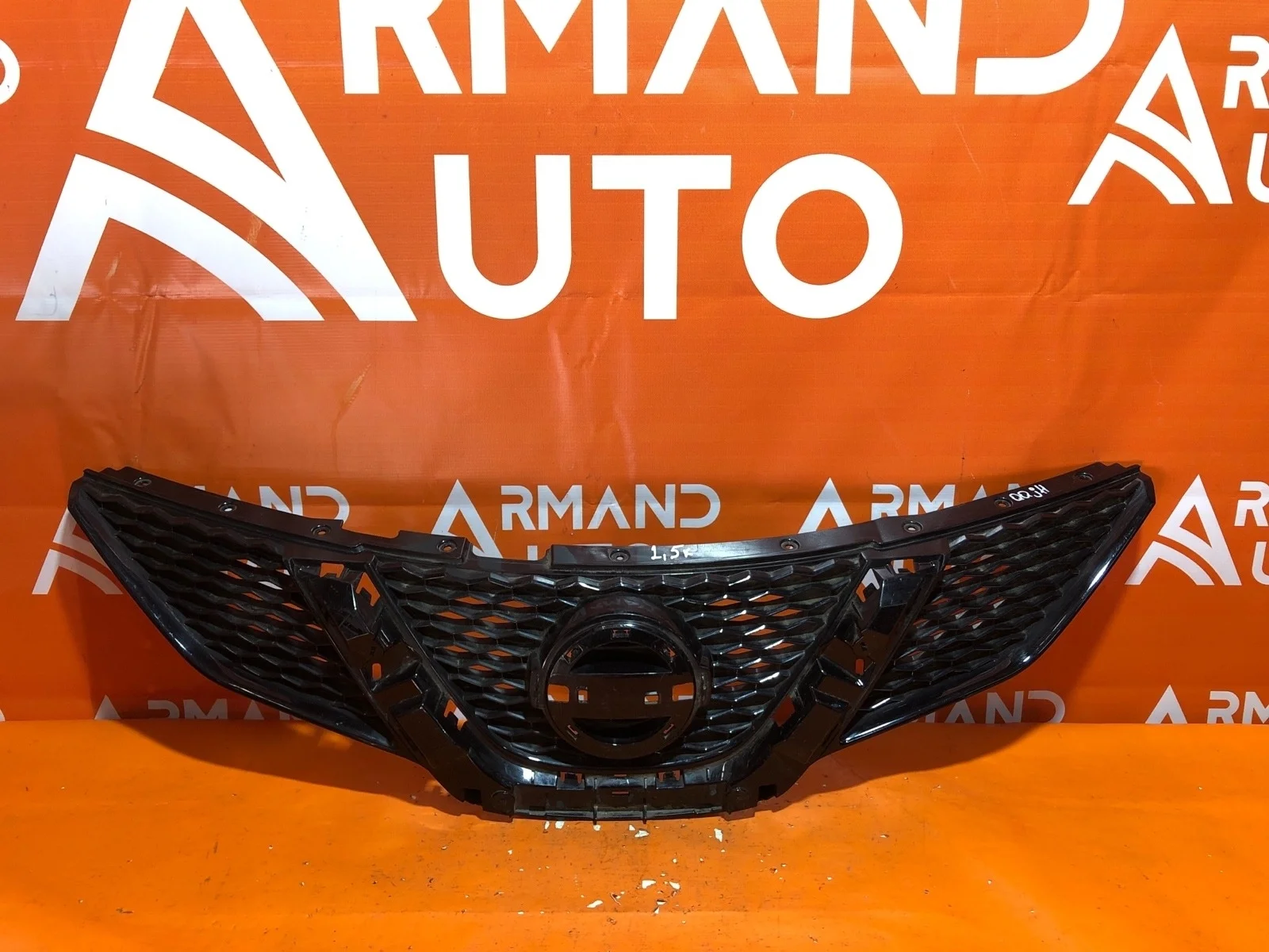 Решетка радиатора Nissan QASHQAI 2013-2019 j11