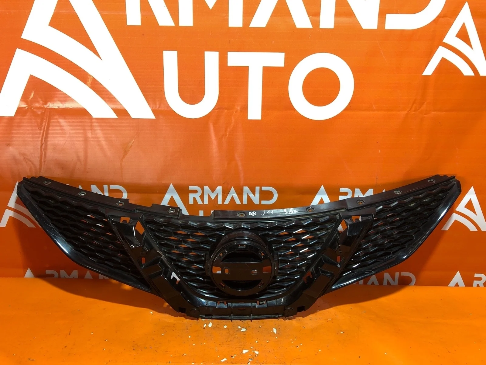 Решетка радиатора Nissan QASHQAI 2013-2019 j11