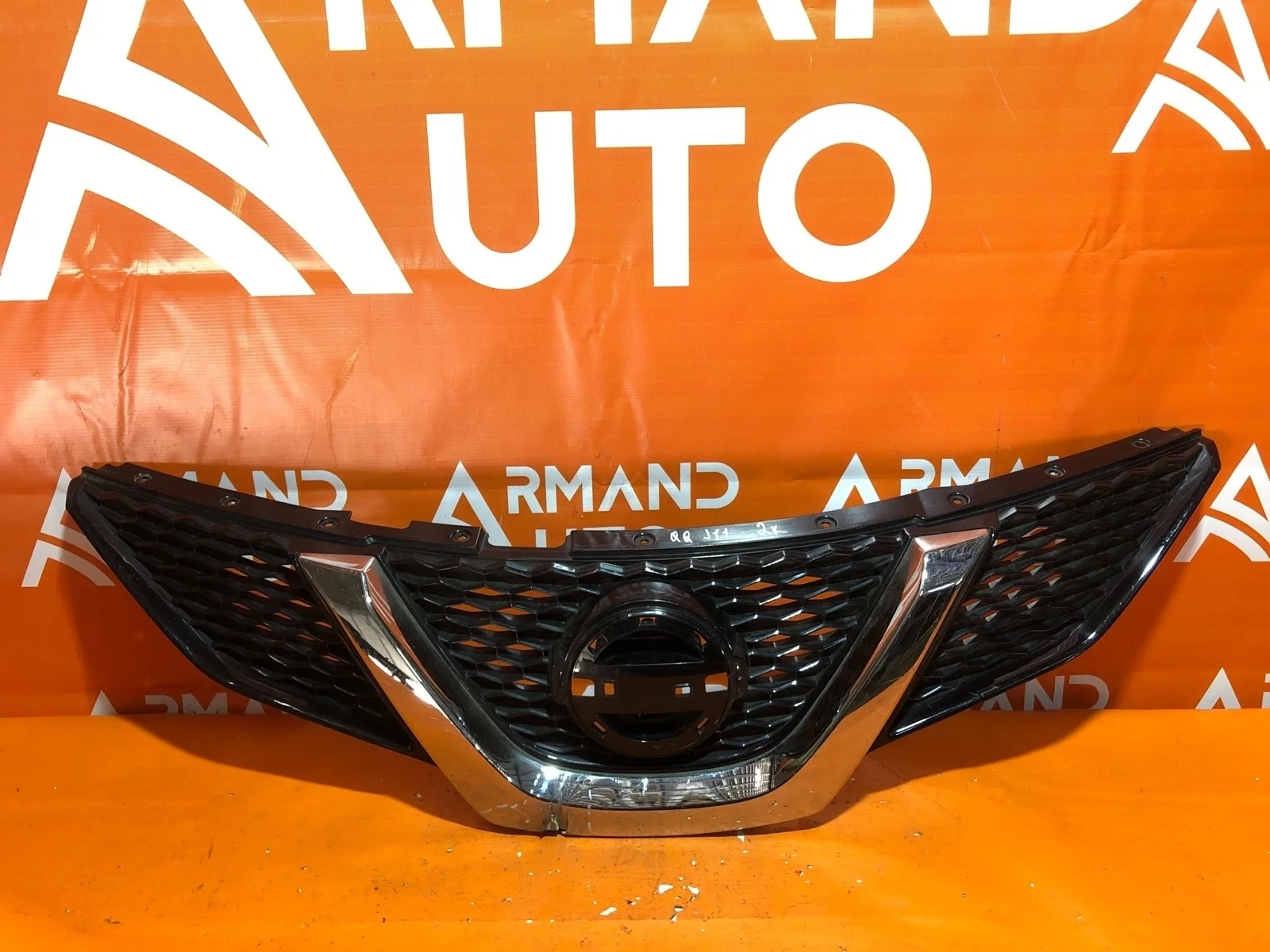 Решетка радиатора Nissan QASHQAI 2013-2019 j11
