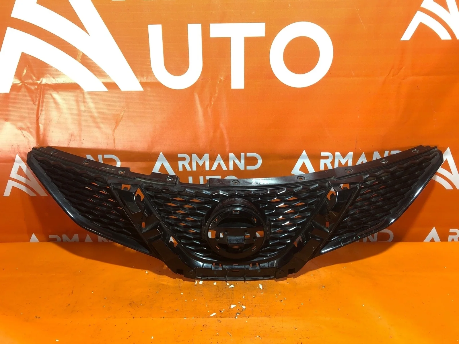 Решетка радиатора Nissan QASHQAI 2013-2019 j11