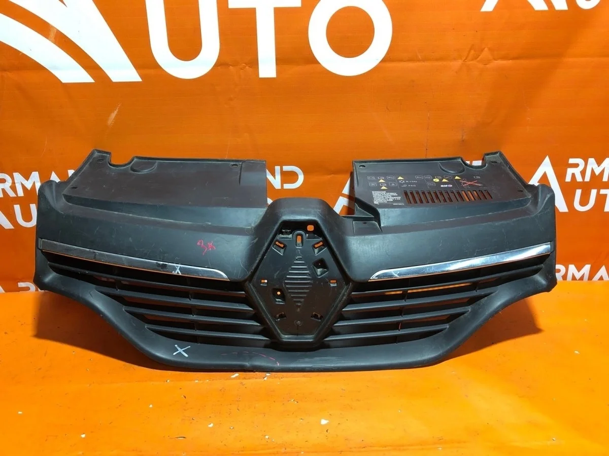 Решетка радиатора Renault Logan 2012-2018