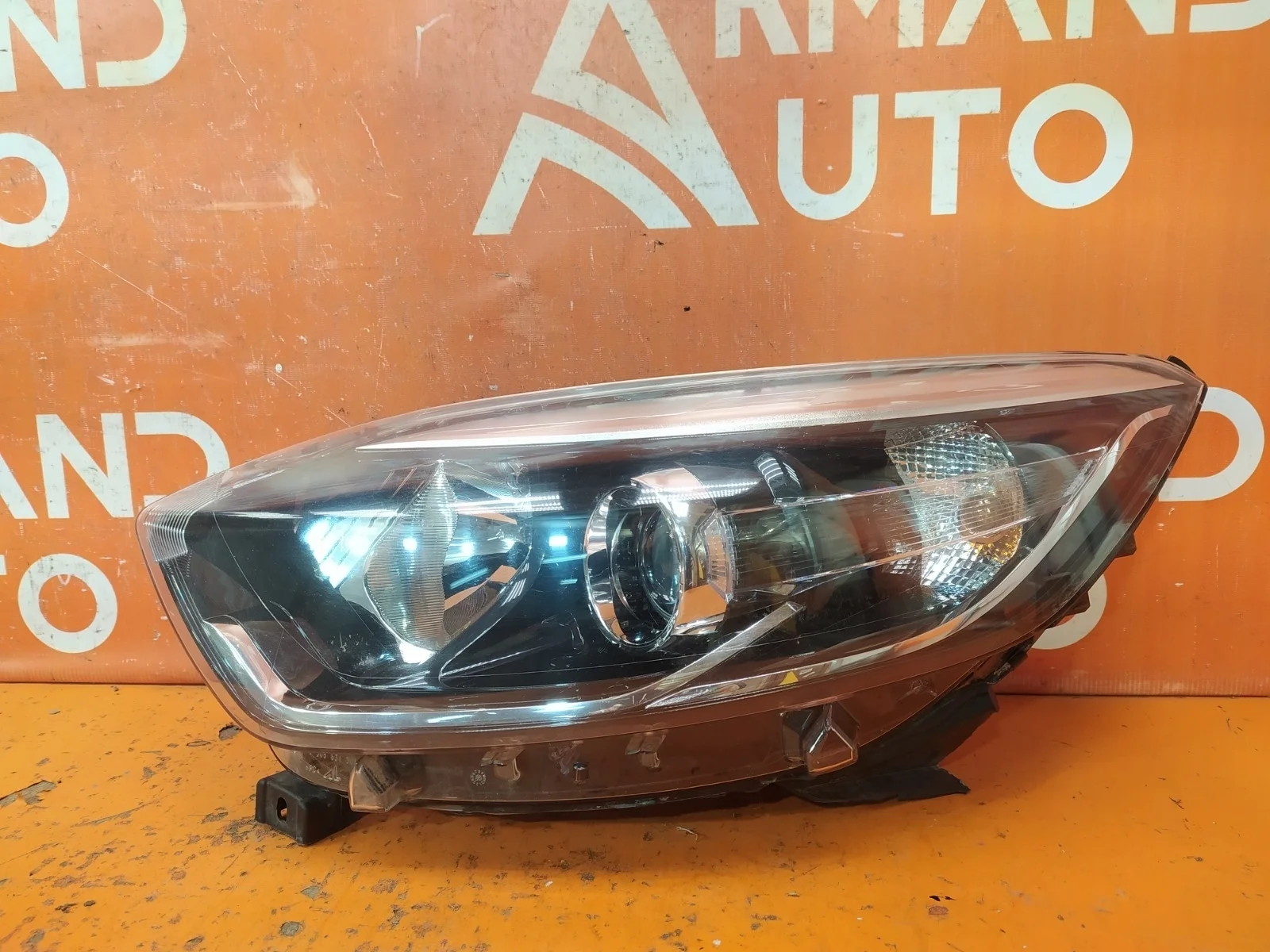 Фара Renault Kaptur 2016-нв