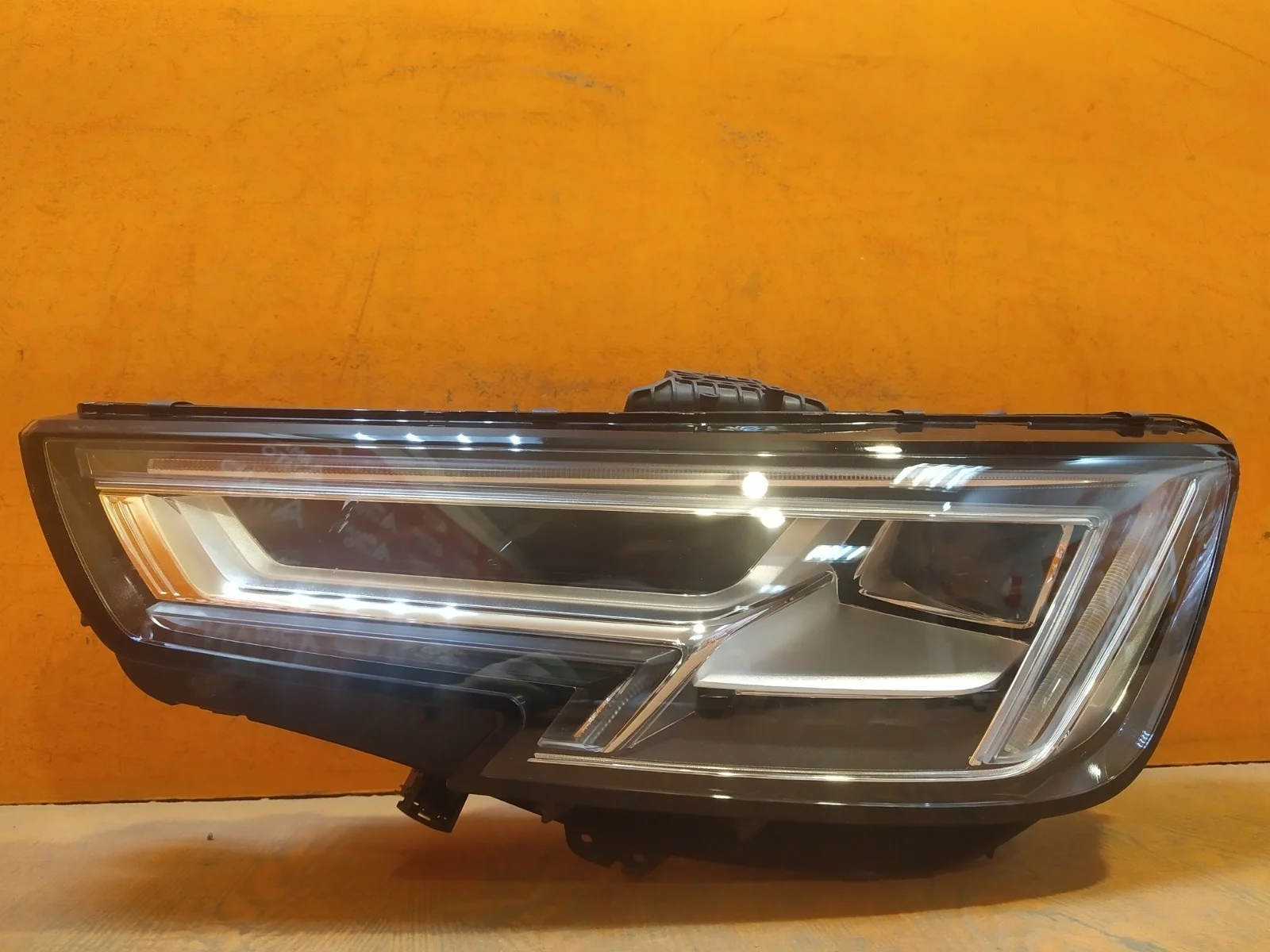 Фара Audi A4 2015-2020 B9