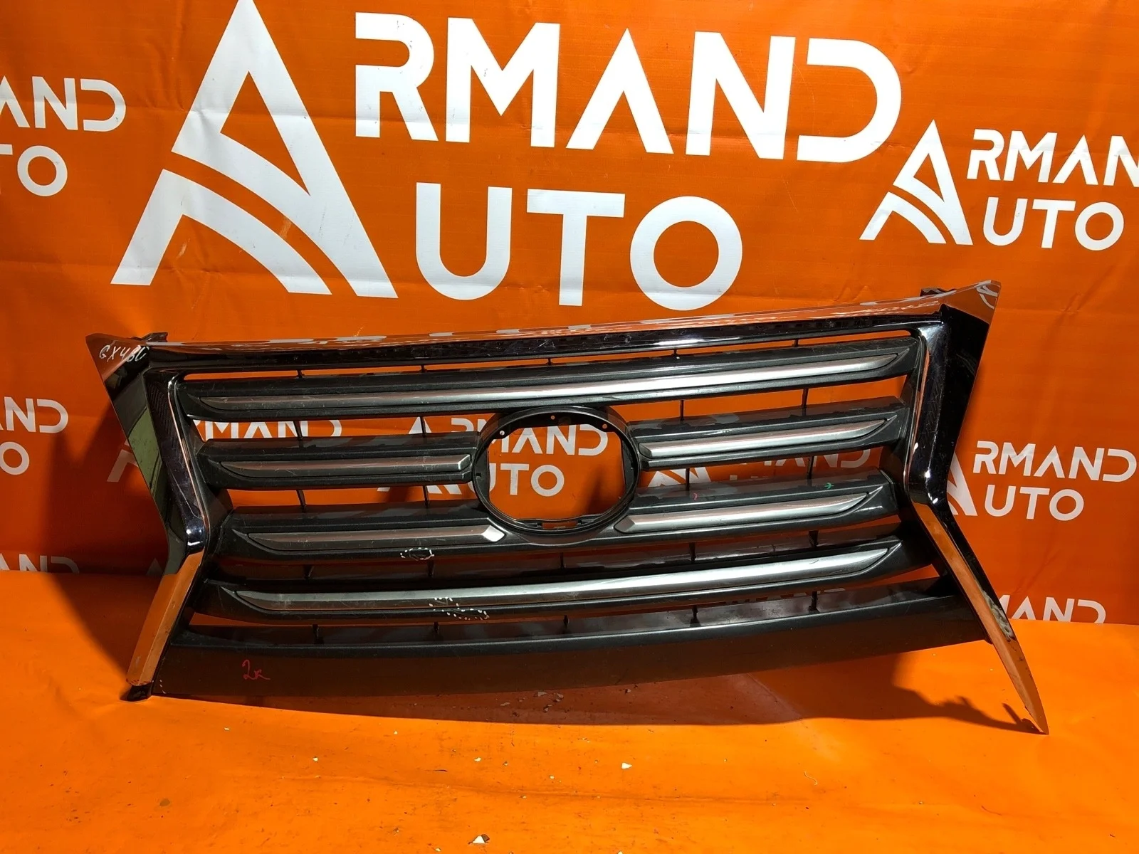 Решетка радиатора Lexus GX 2013-2019 URJ150