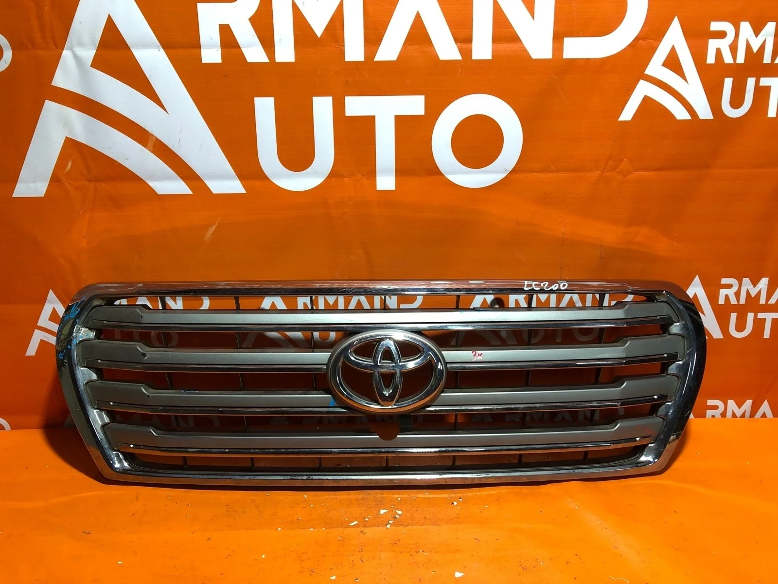 Решетка радиатора Toyota Land Cruiser 2012-2015 200