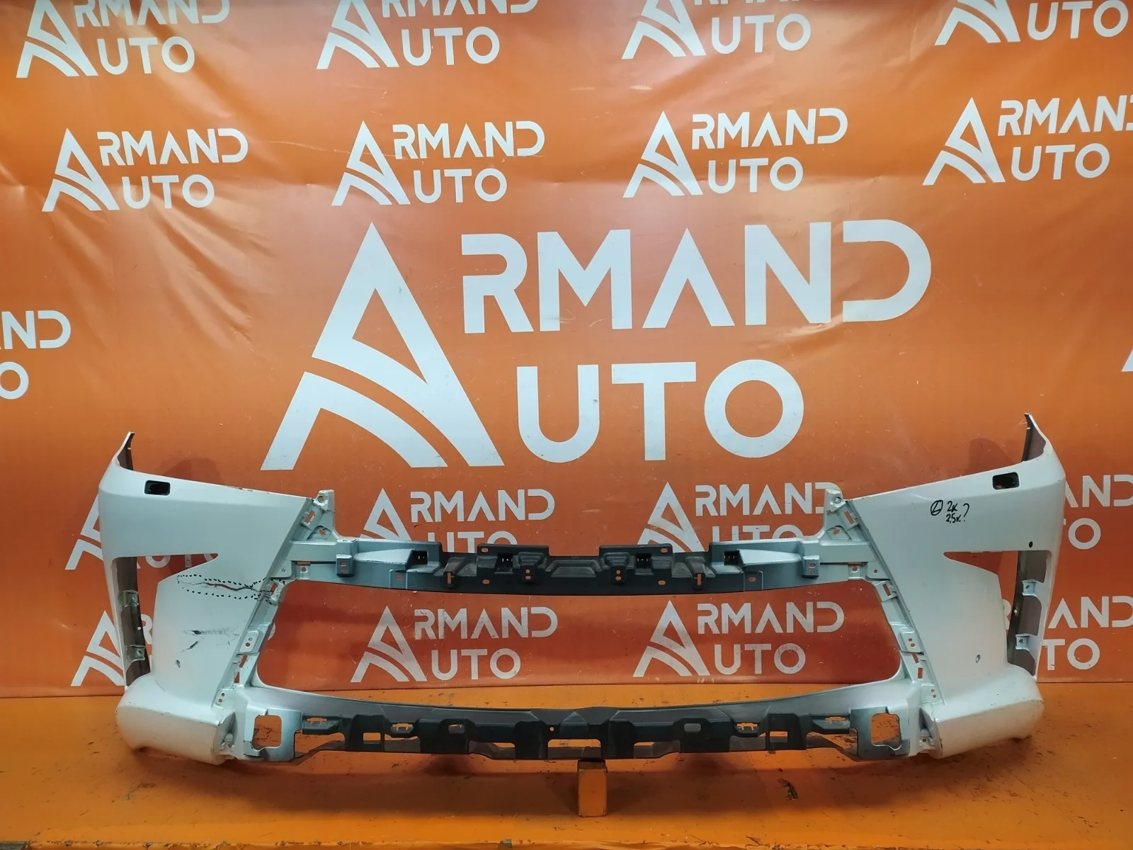 Бампер Lexus LX 2015-2023 URJ200