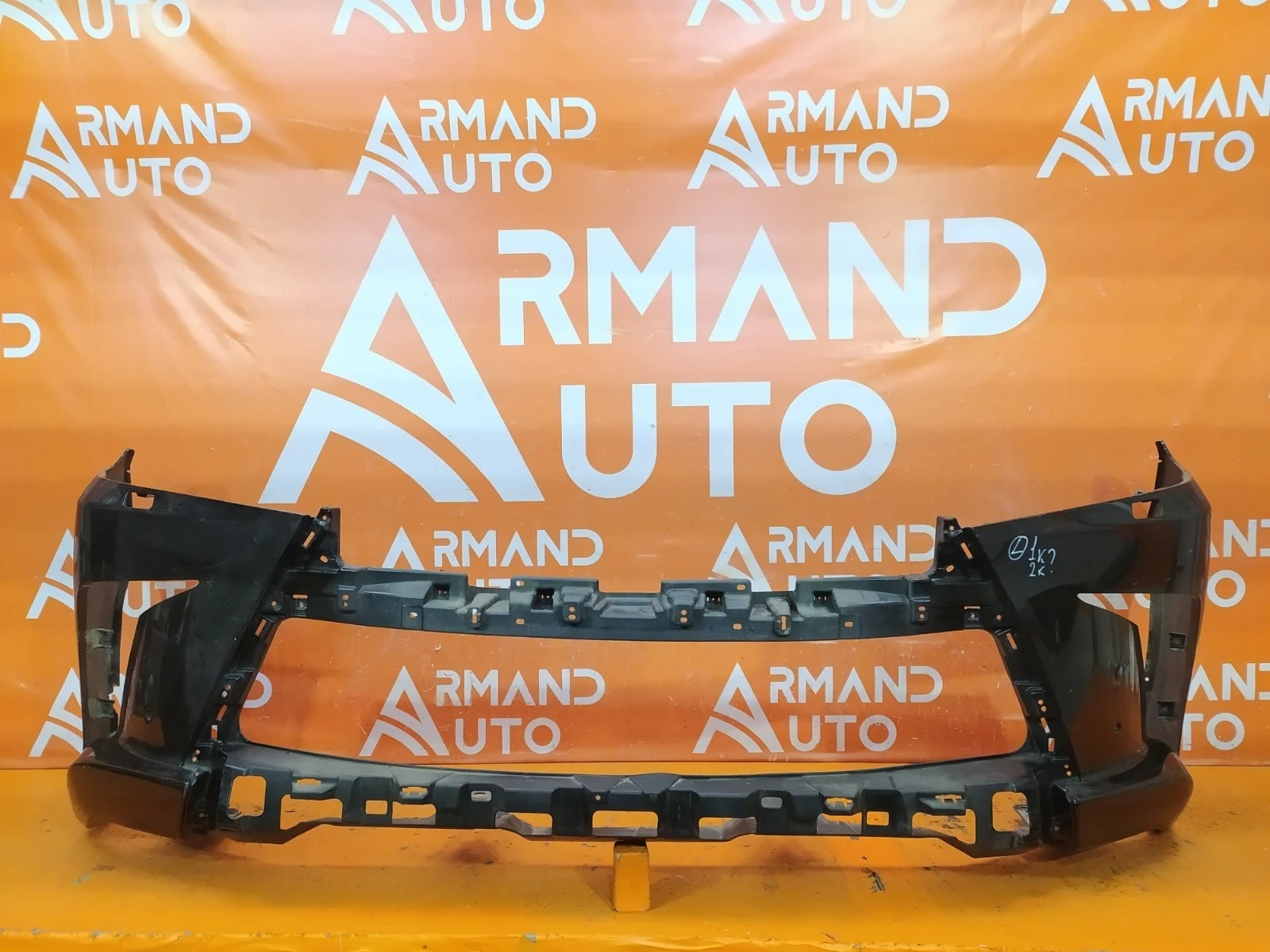 Бампер Lexus LX 2015-2023 URJ200