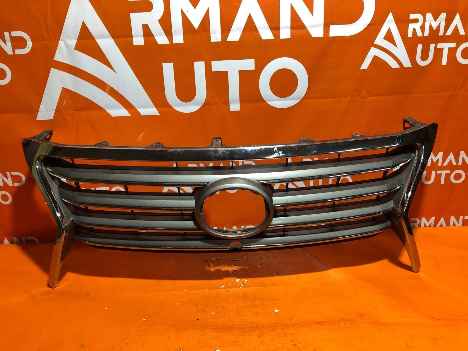 Решетка радиатора Lexus LX 2012-2015 3 URJ200