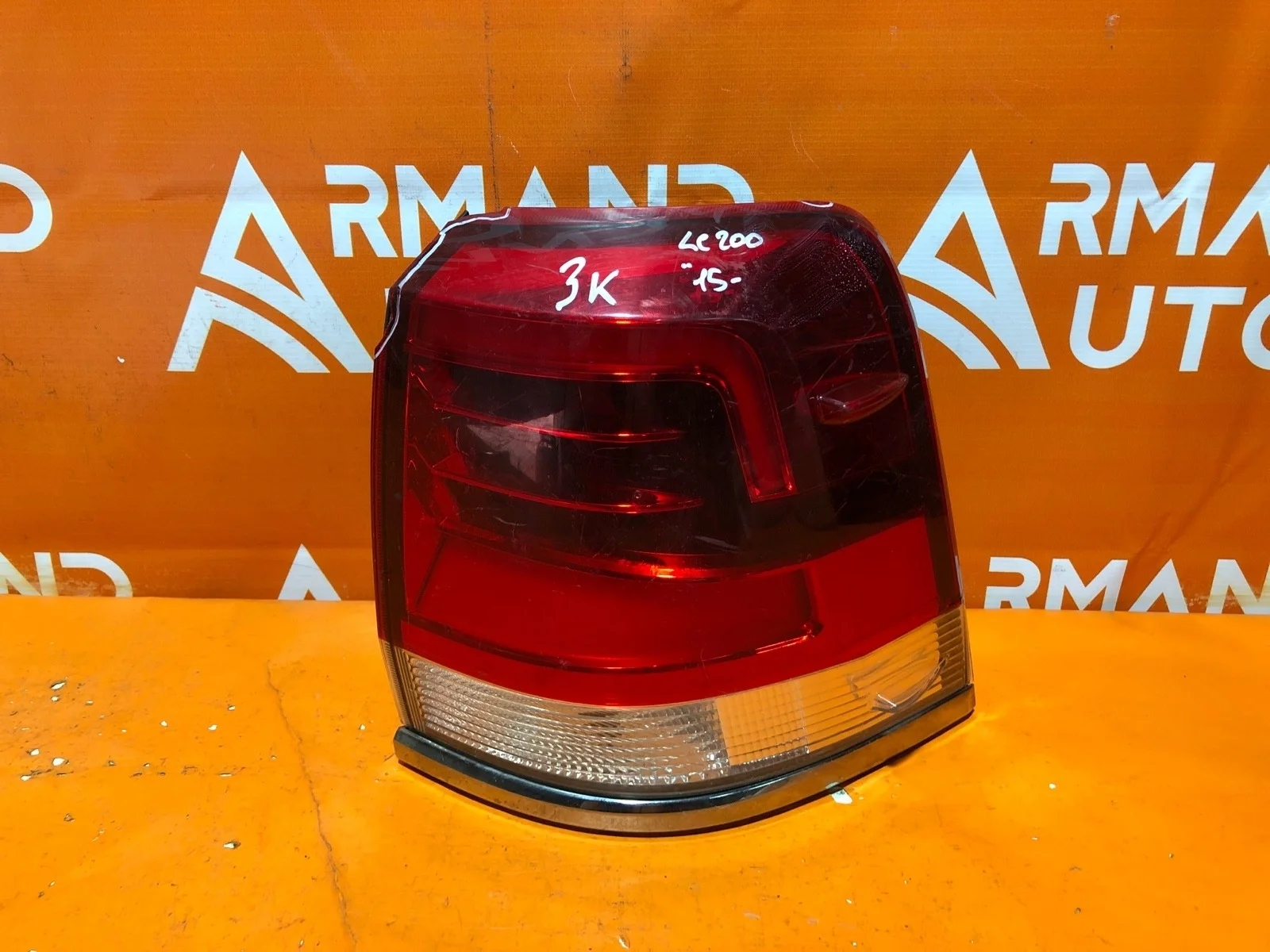 Фонарь внешний Toyota LAND CRUISER 2015-2021 200