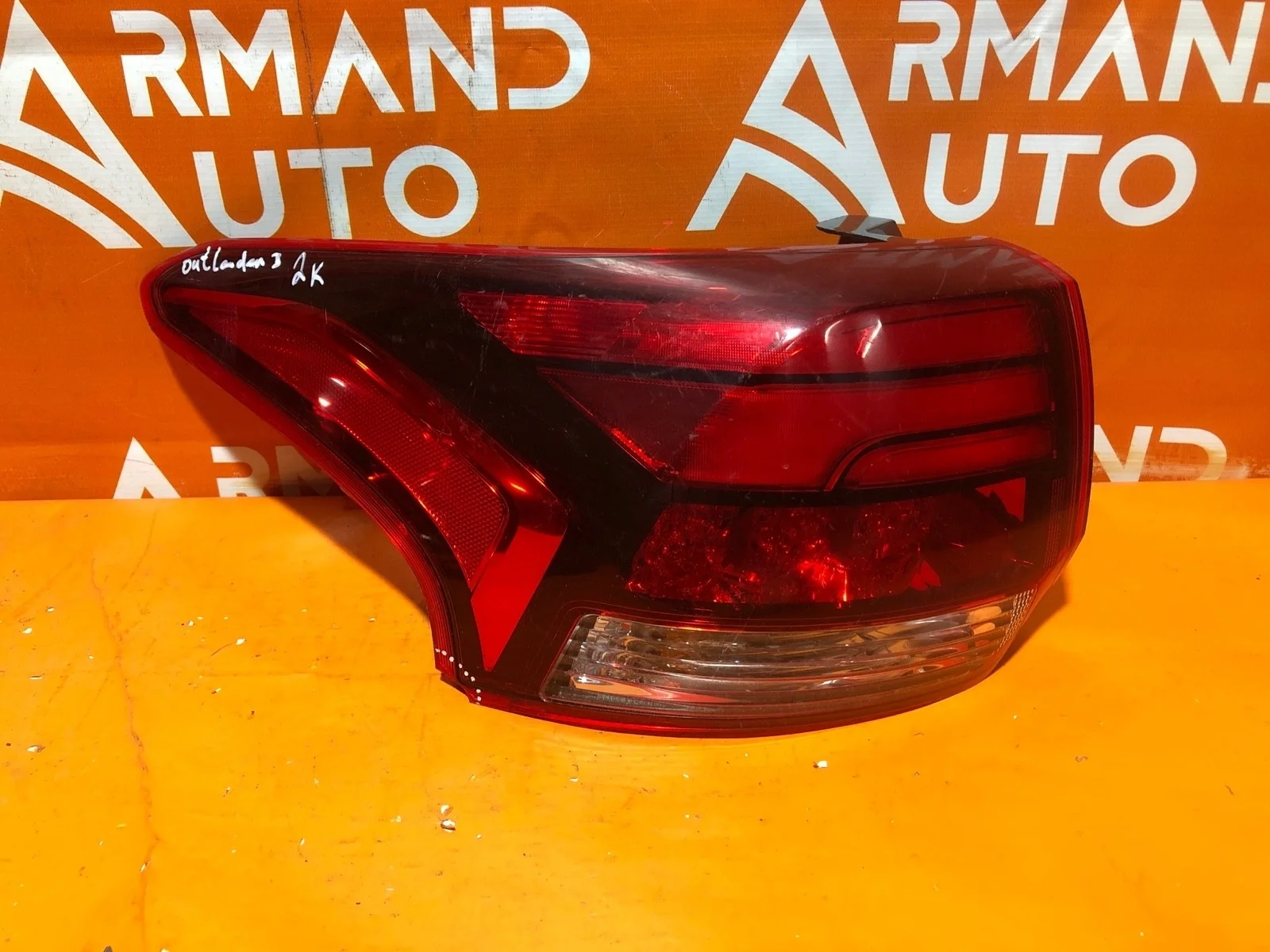 Фонарь внешний Mitsubishi Outlander 2015-нв 3