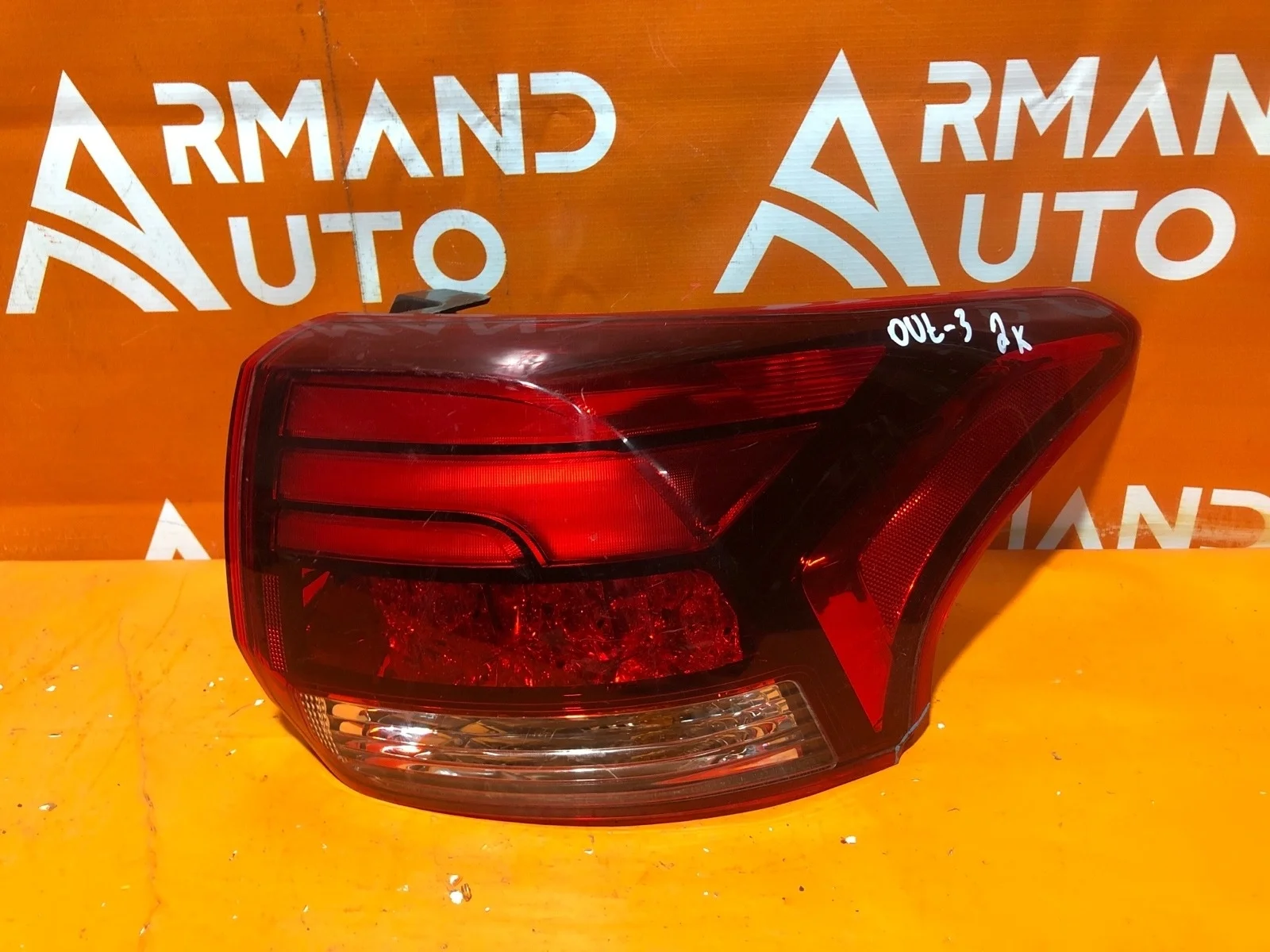 Фонарь внешний Mitsubishi Outlander 2015-нв 3