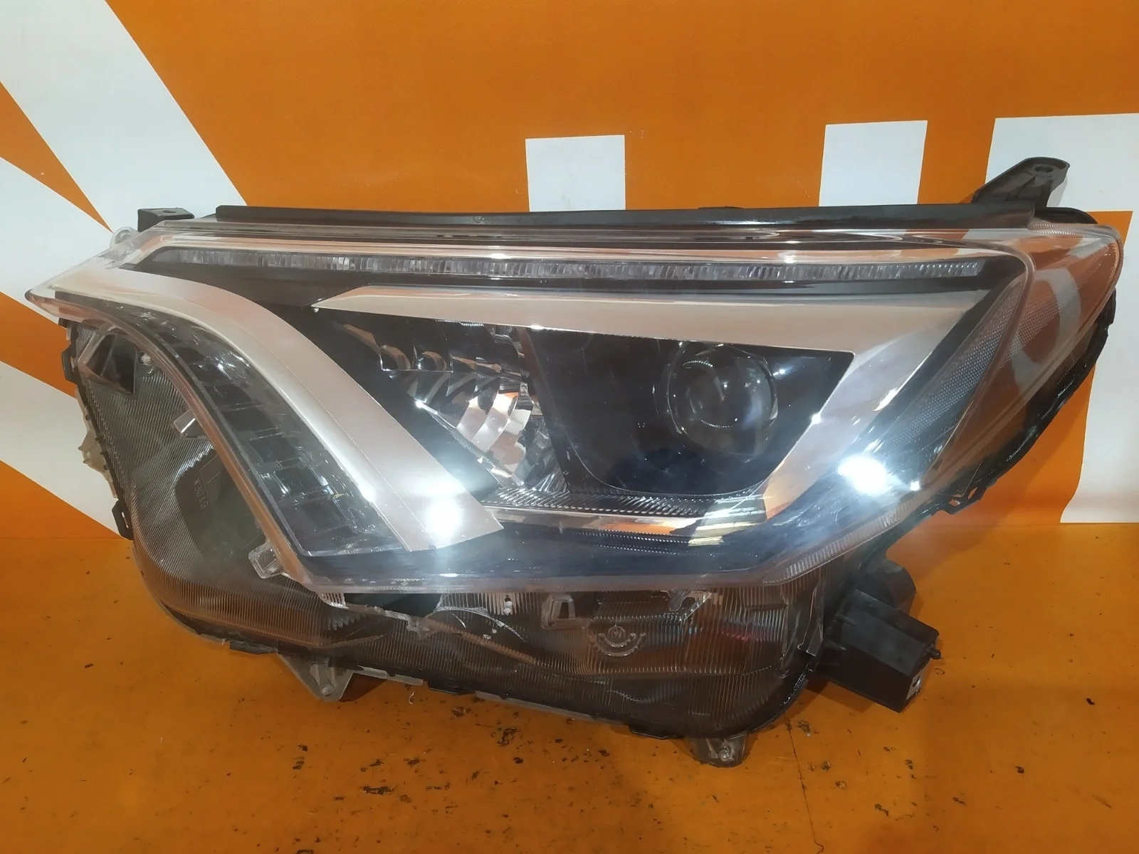 Фара Toyota RAV4 2015-2019 CA40