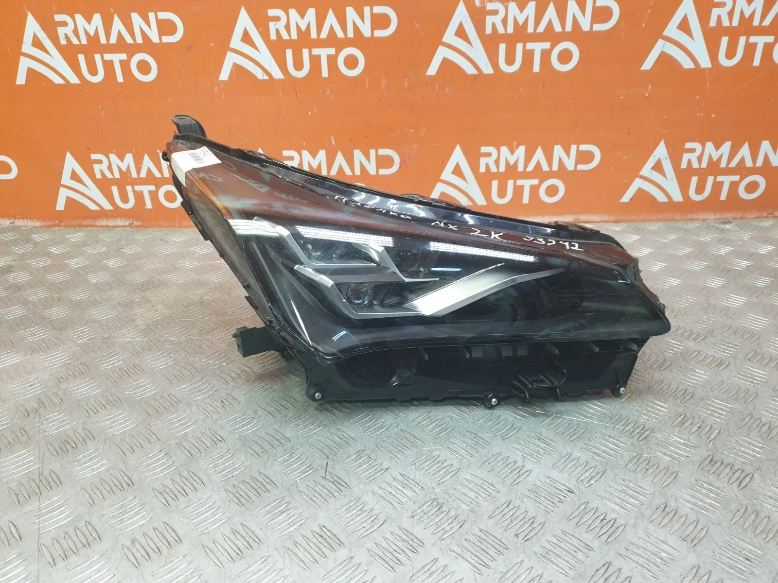 Фара Lexus NX 2017-2021